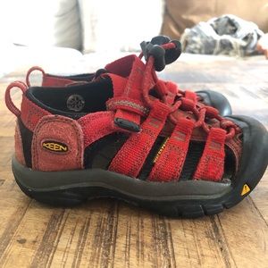 Red kids Keens size 9